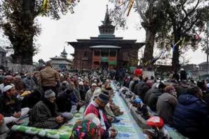 Devotees offered traditional "Khwaja Diggar" prayers at Naqshband Sahib Shrine in Srinagar